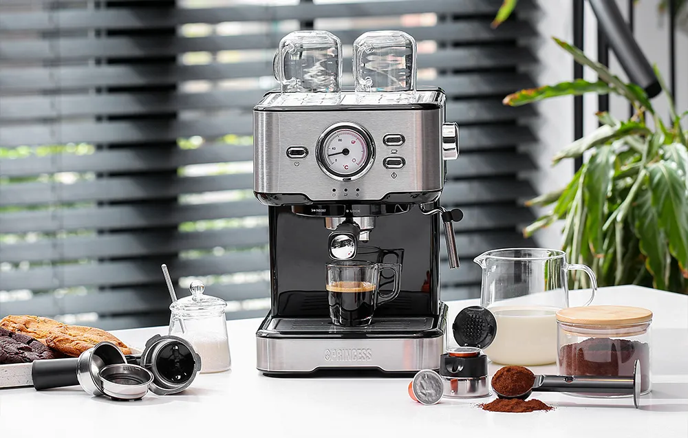 Kolbowy ekspres do kawy Princess 1.5 L